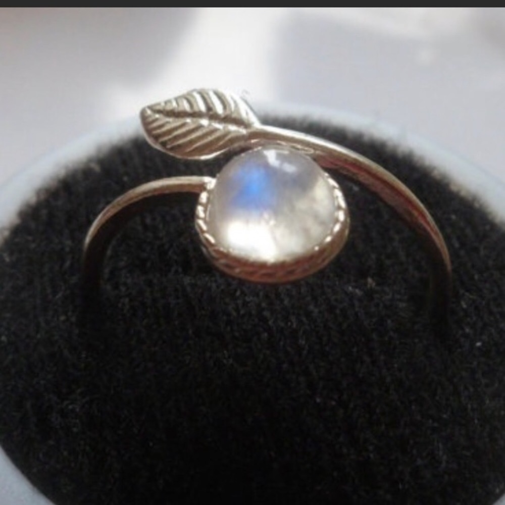 White Moonstone Ring - Picture 3 of 3